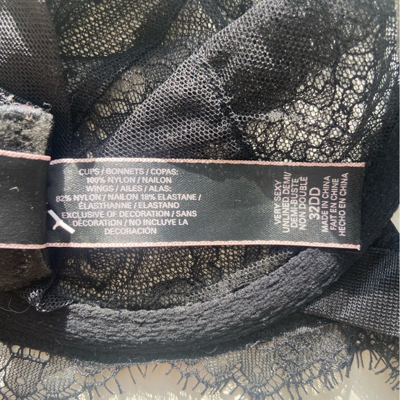 Victoria’s Secret Very Sexy Unlined Demi Bra - Picture 4 of 5